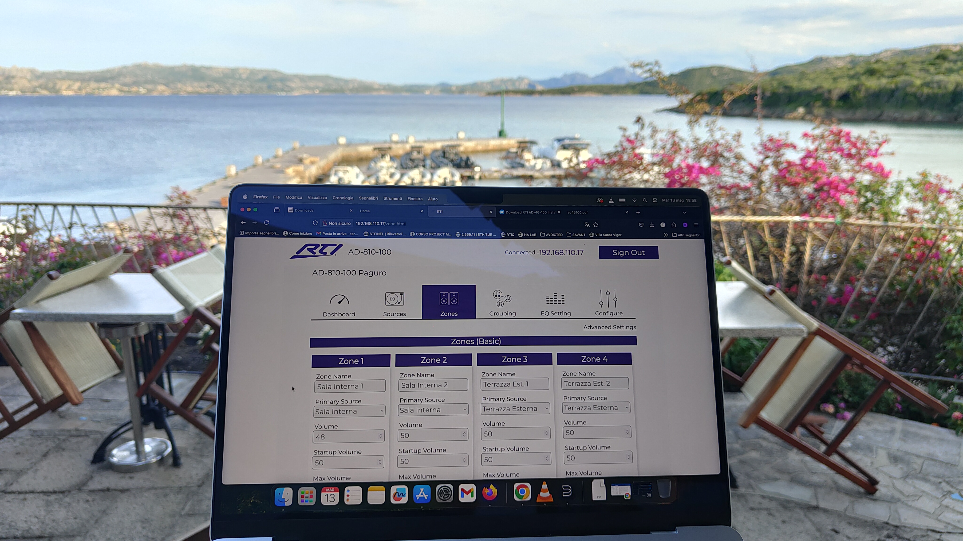 Configurazione multi-zona su terrazza vista mare